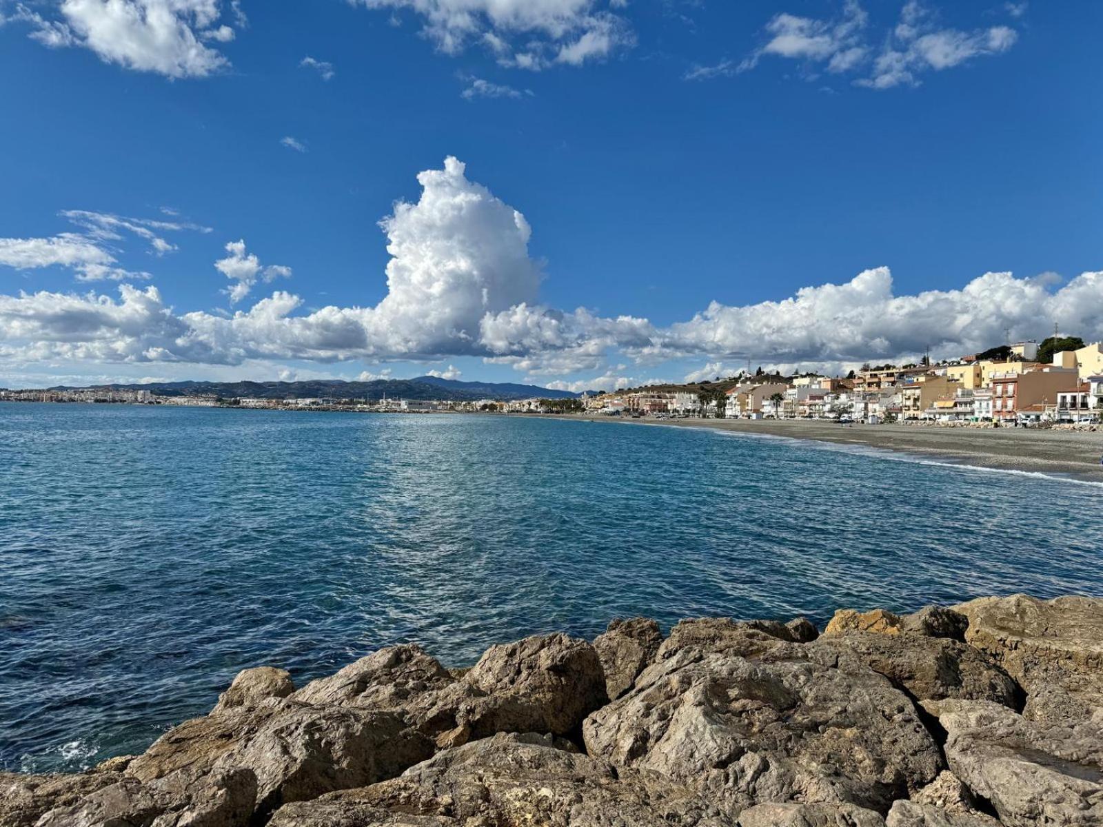 Brisas del mar Caleta De Velez Exterior foto