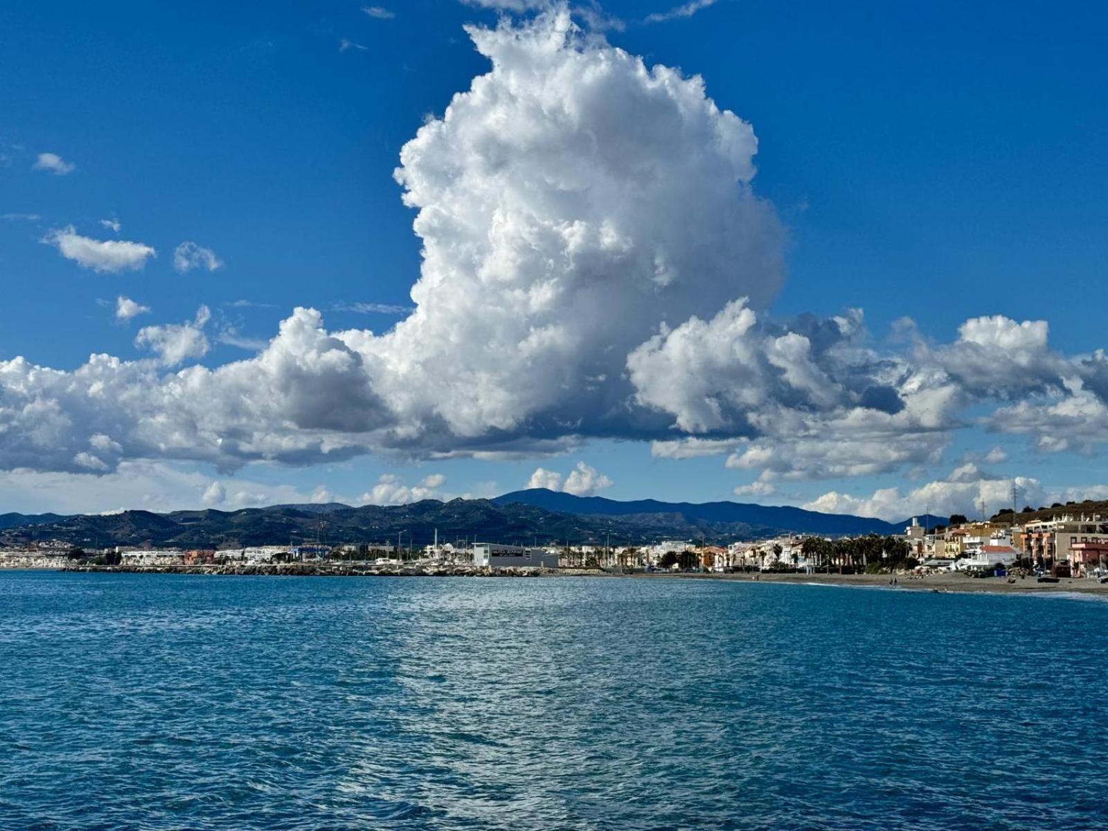 Brisas del mar Caleta De Velez Exterior foto